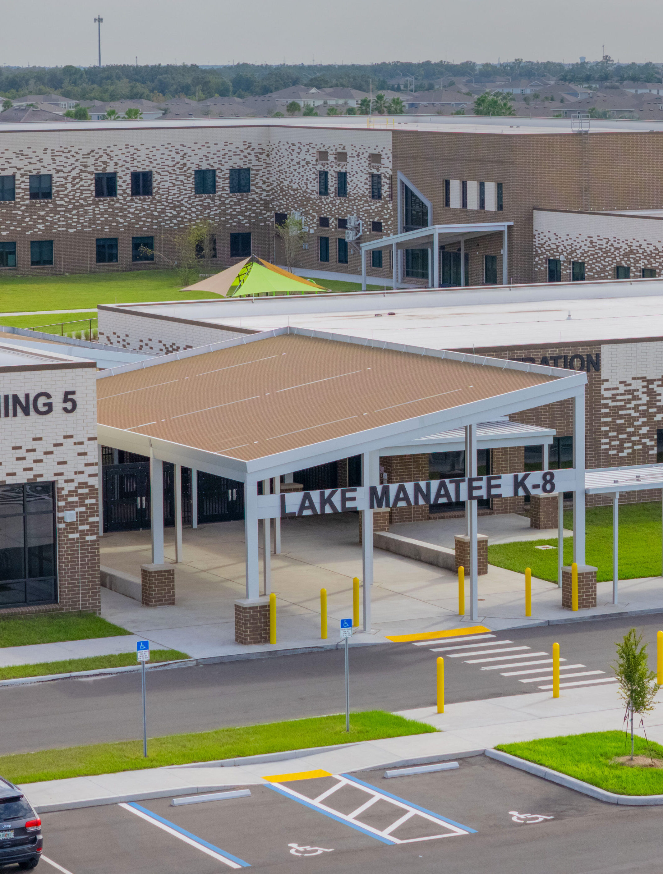 how contractors manage large scale construction projects in Florida