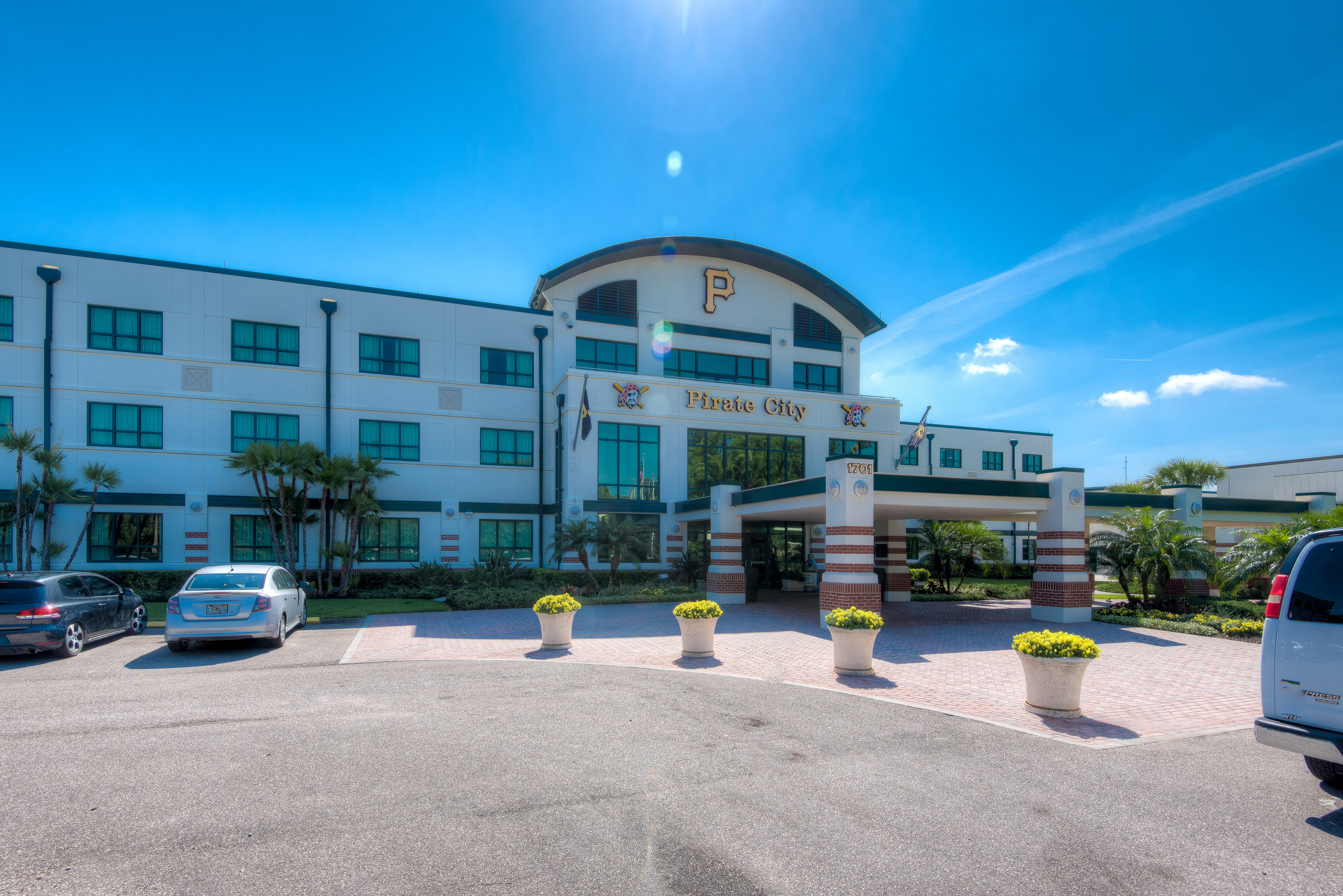 how contractors manage large scale construction projects in Florida