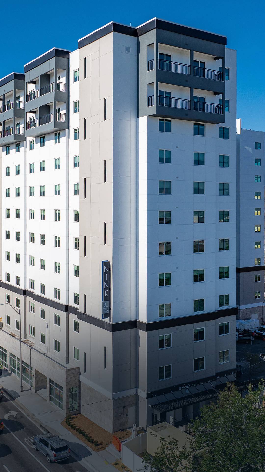 how contractors manage large scale construction projects in Florida