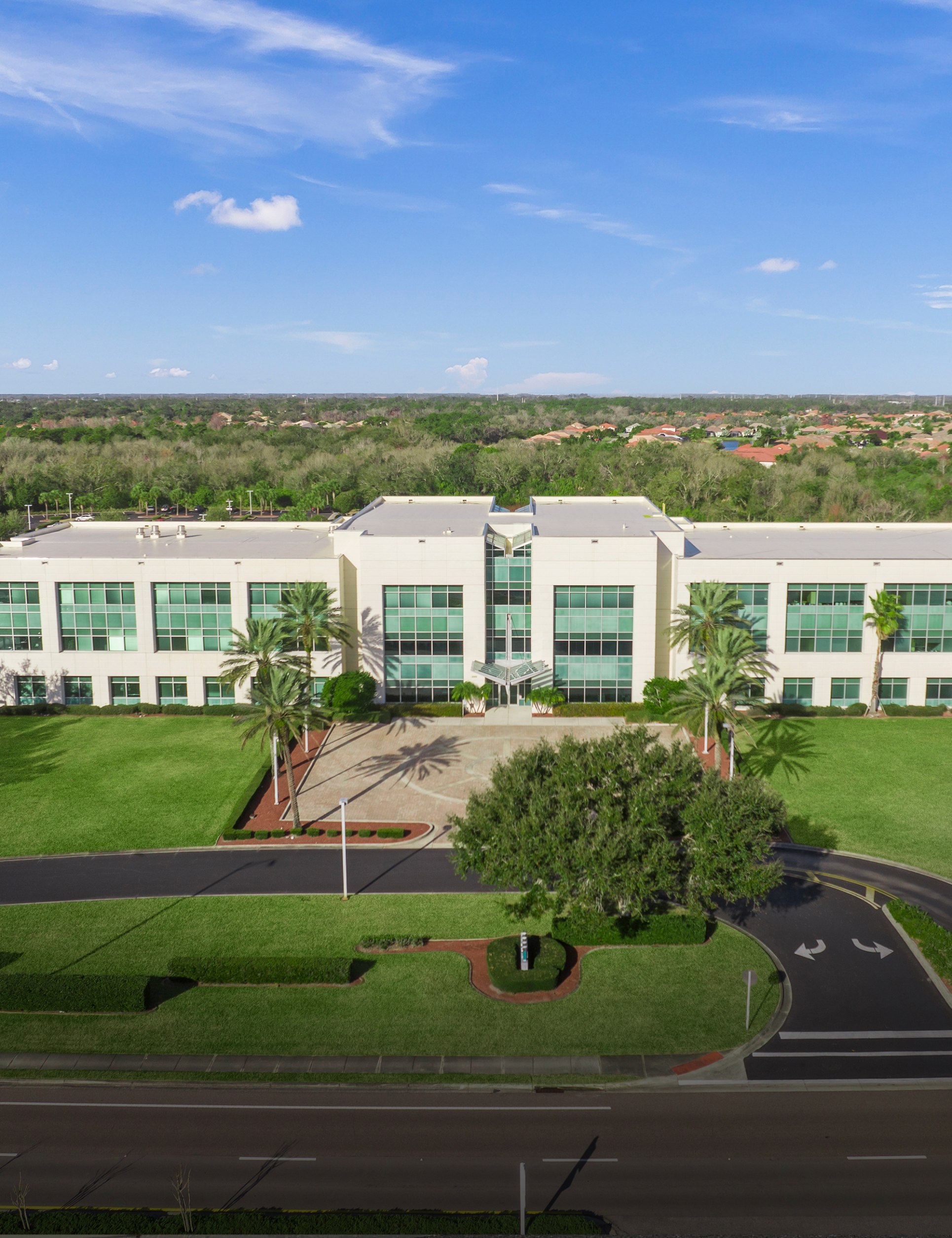 who builds commercial buildings in Sarasota Florida and what do their projects look like