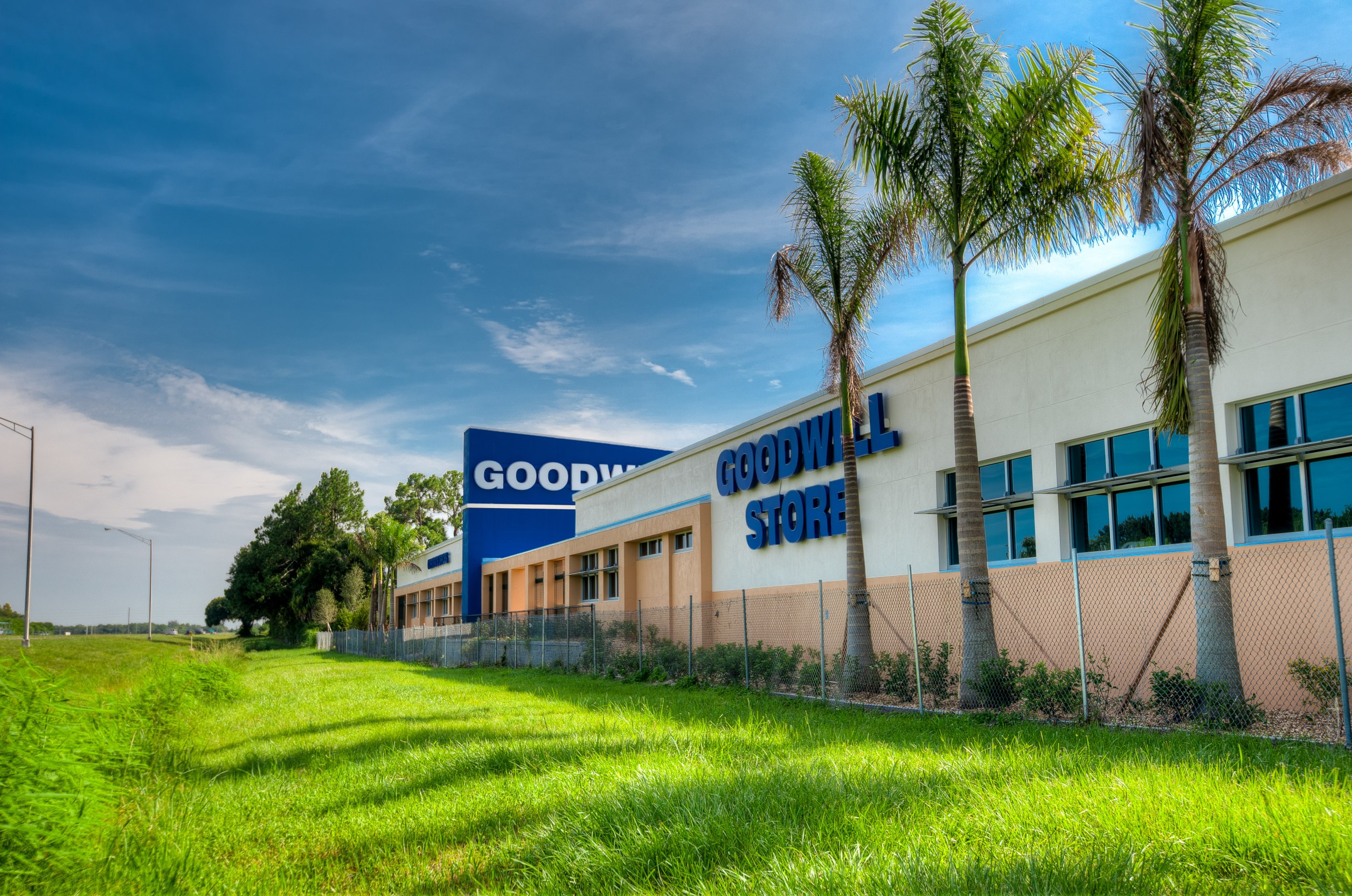 who builds commercial buildings in Sarasota Florida and what do their projects look like